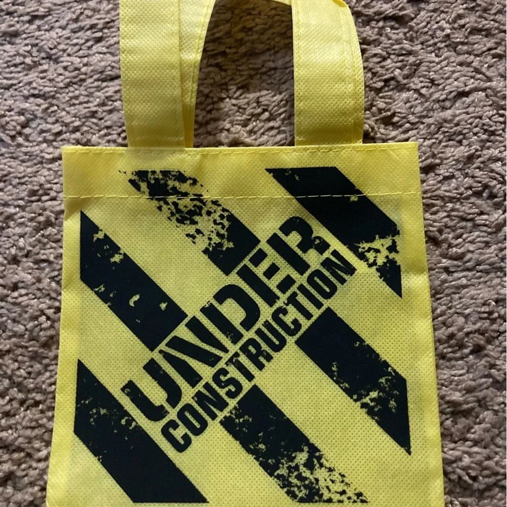 Lot of construction-theme mini tote bags (party favors)